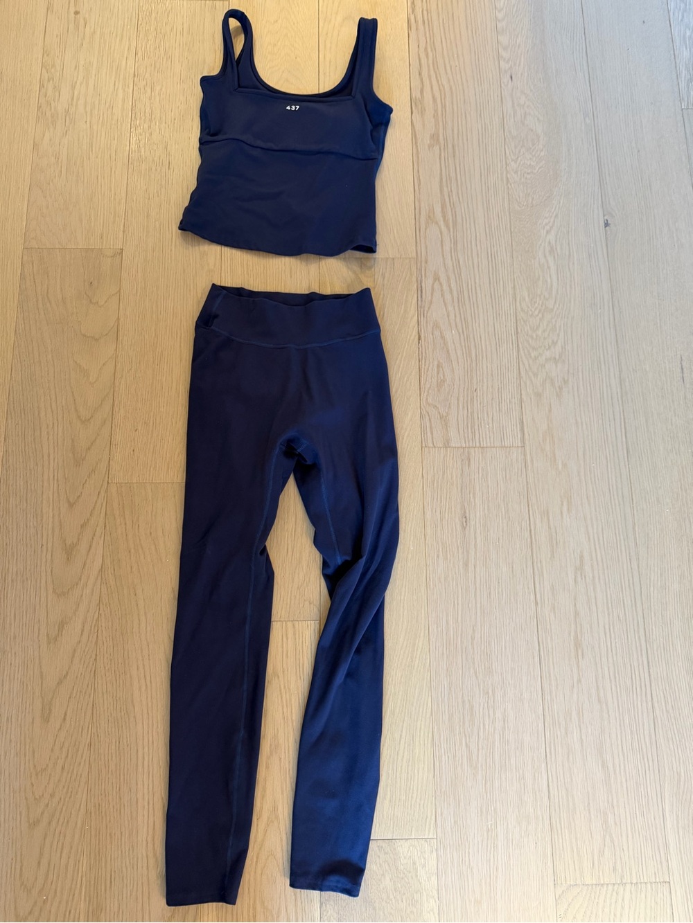 437 Set: The Essentials Legging and The Square Tank in Navy Size Medium - Picture 9 of 10